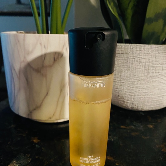 Mac cosmetics prep+prime fix coconut - Picture 3 of 3